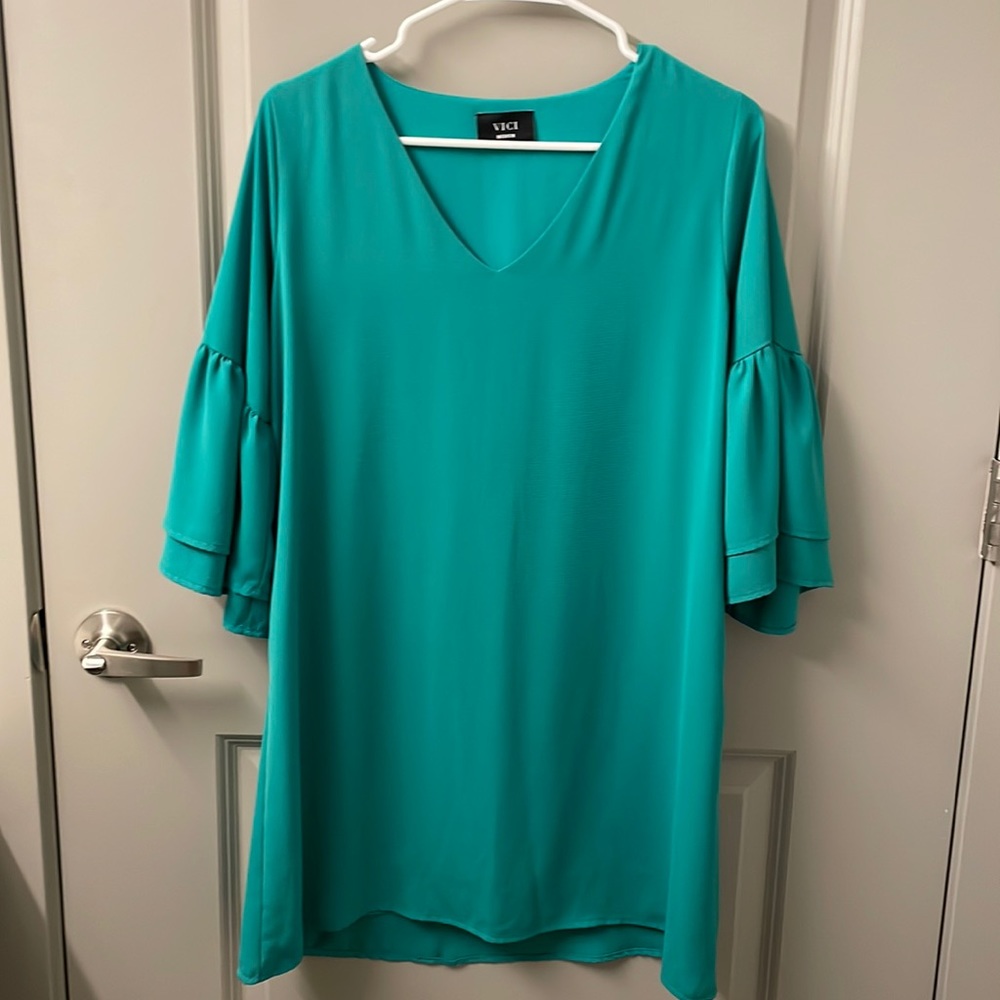 Vici green dress with 3/4 length sleeve - medium